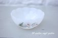 画像1: arcopal/フランス　白いお花ミルクガラスのボウル（小） (1)